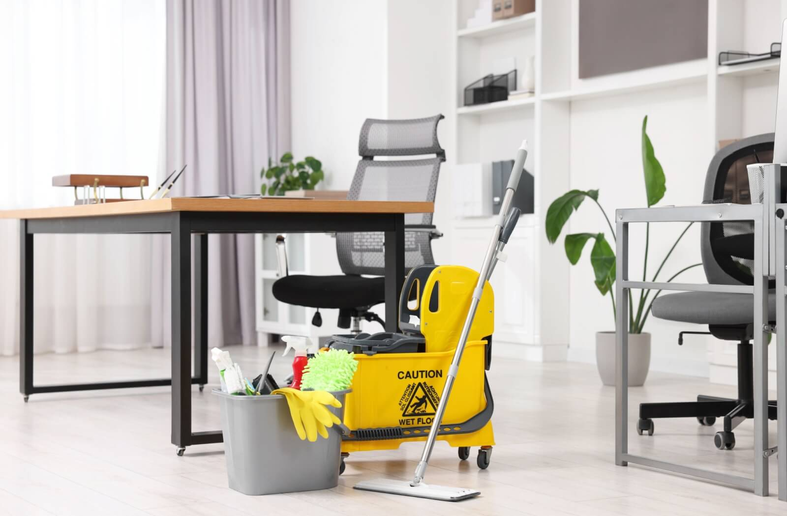 Office cleaning Maitland desks and workspace